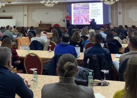 Fevecta i UCEV participen en la Jornada sobre Emprenedoria Cooperativa a l'Aula organitzada per UCOERM