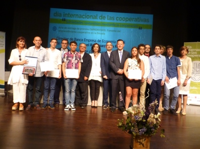 UECoE i Cajamar lliuren els premis del concurs "Emprenem. Foment de l'emprenedoria cooperatiu a l'escola"