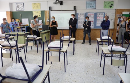 Puig valora l'esforç de la comunitat educativa i la seua “lleialtat profunda” per a iniciar el curs “amb la màxima normalitat” i seguretat