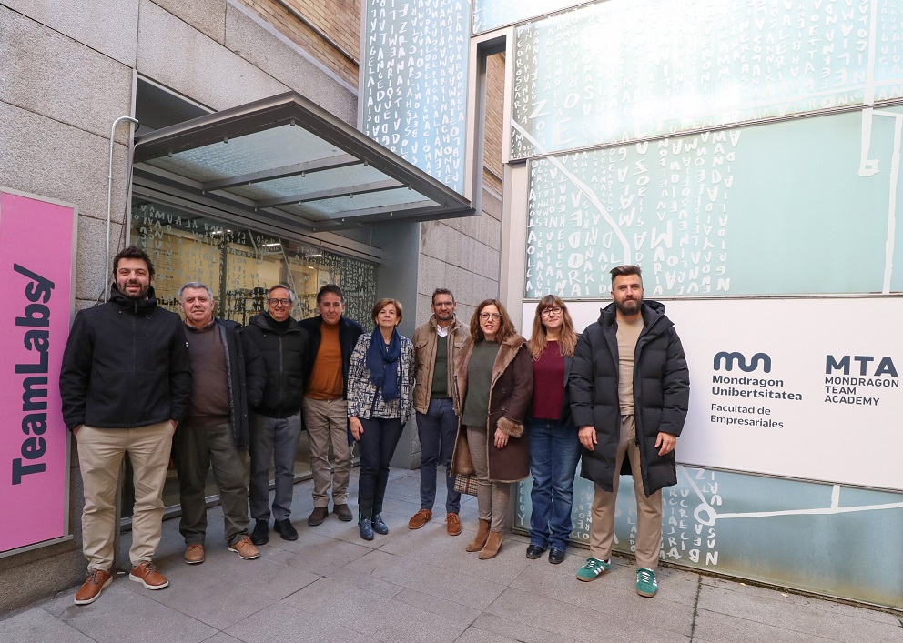 UECoE i TeamLabs s'unixen per a impulsar la innovació educativa des dels valors de l'economia social