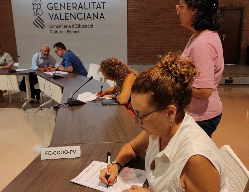 Se signa l'acord perquè els centres concertats tinguen personal d’orientació en Infantil i Primària